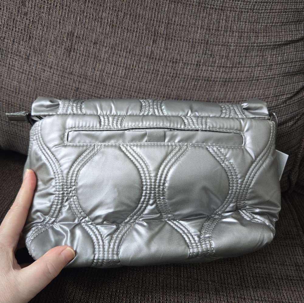 NWT Lug Conga Shoulder Bag in Metallic Pearl - Picture 2 of 6